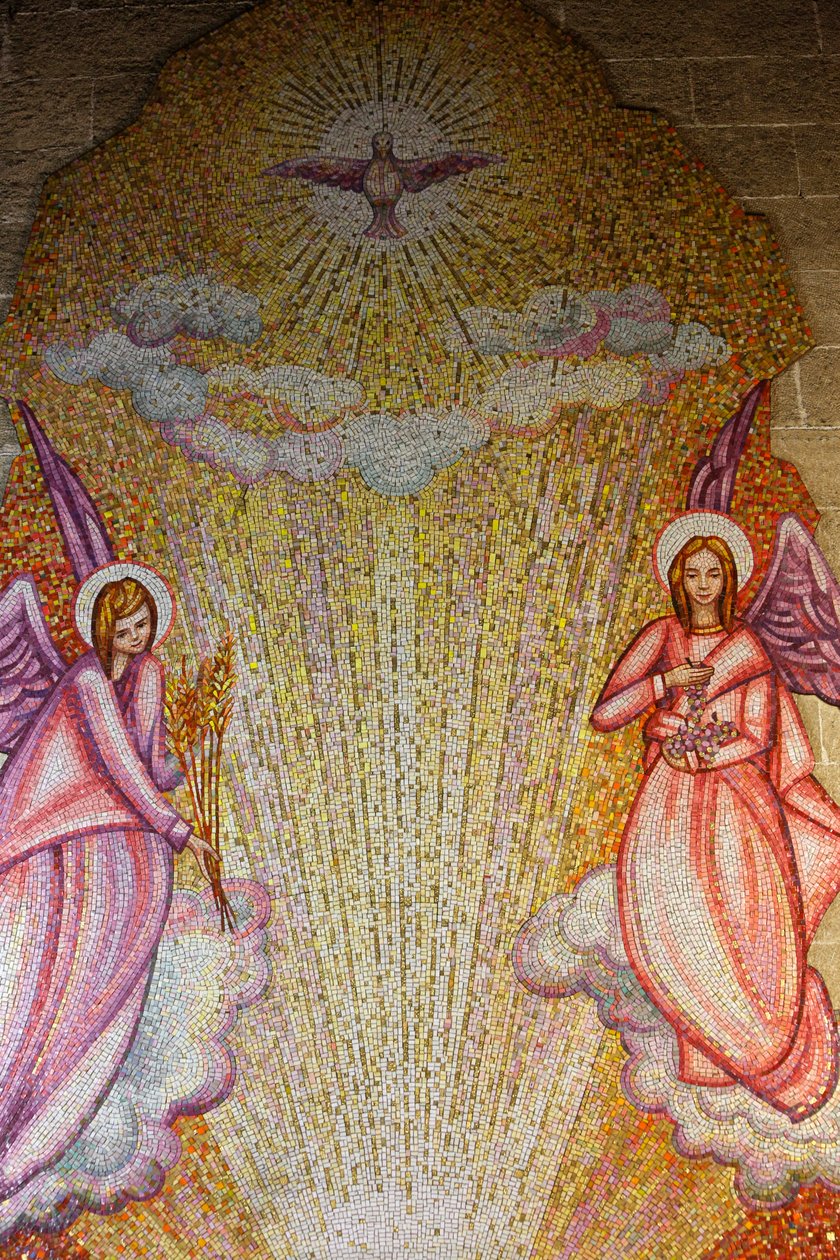 Mozaik a Sacro Cuore di Gesu templomban: angyalok és Szentlélek, Gallipoli, Olaszország alkotó: Unbekannt