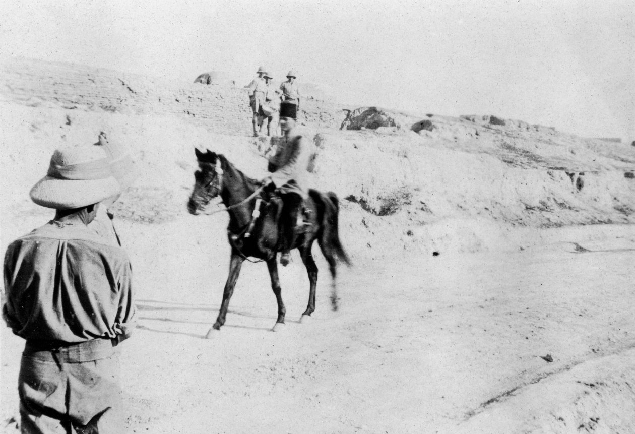 Lovas török tiszt elhagyja Moszult, Mezopotámia, I. világháború, 1918 alkotó: Unbekannt