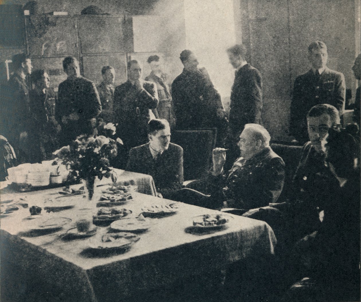 Mr. Churchill az R.A.F. - 615-ös vadászszázad, 1940-es évek, 1945. alkotó: Unbekannt