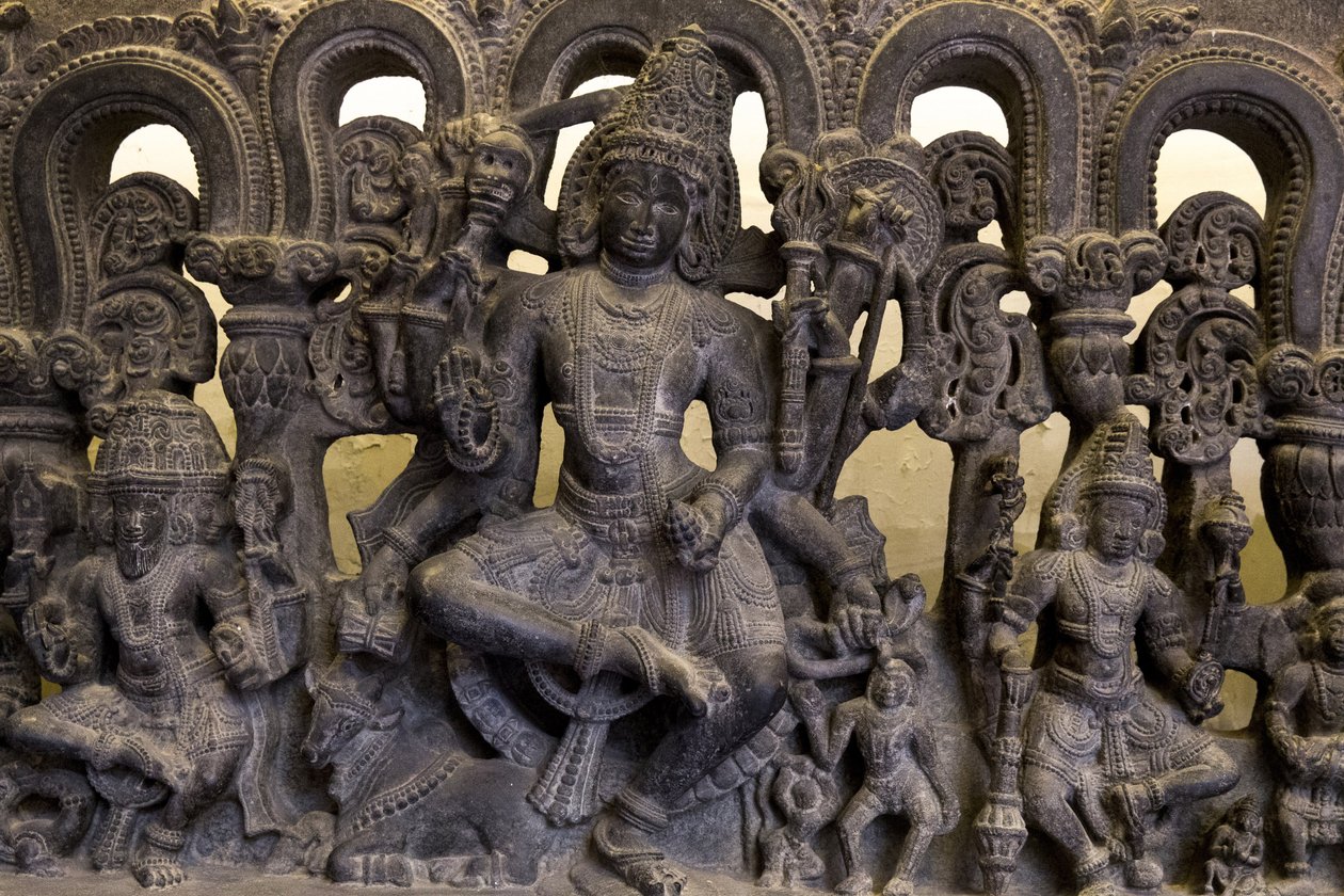Indiai Nemzeti Múzeum, Delhi. Szentháromság (Brahma, Visnu és Shiva) mutató szemöldök. Kakatiya alkotó: Unbekannt