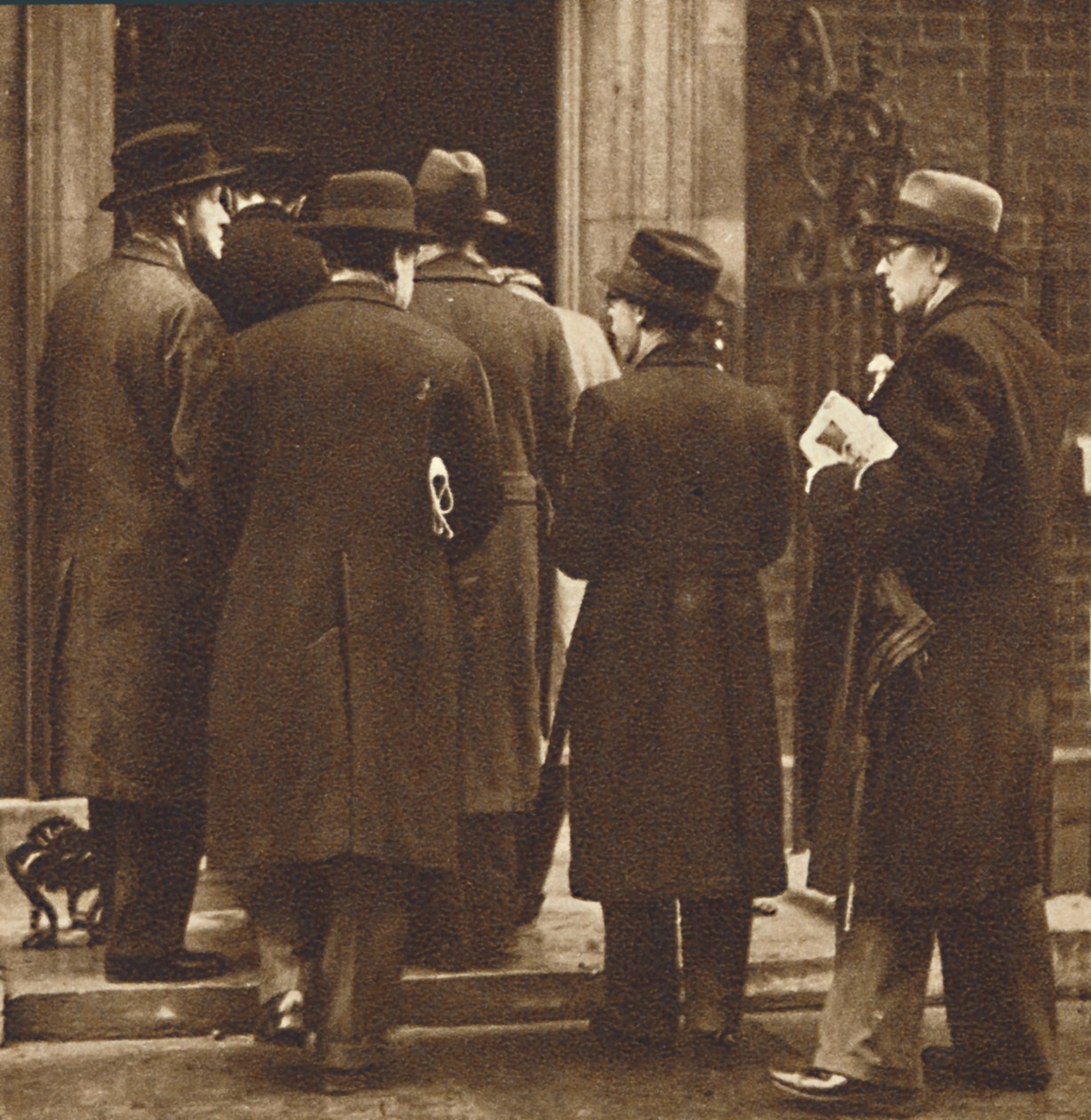 Újságemberek a 10. szám alatt, 1936. 1937. dec alkotó: Unbekannt