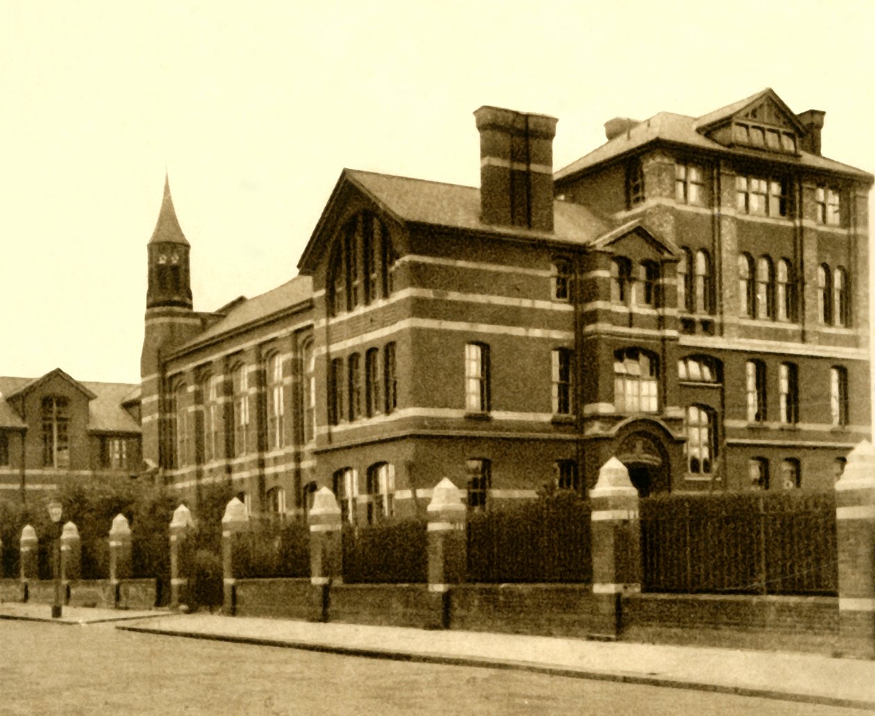 67. szám. The Haberdashers Askes Hampstead School, 1923. alkotó: Unbekannt