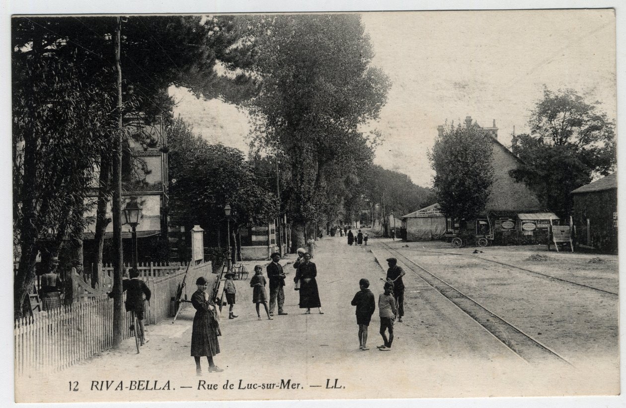 Normandia, Calvados (14), Ouistreham: kilátás a Luc sur Mer utcára Riva Bellában (Riva-Bella) - Képeslap, 19. század vége – 20. század eleje alkotó: Unbekannt