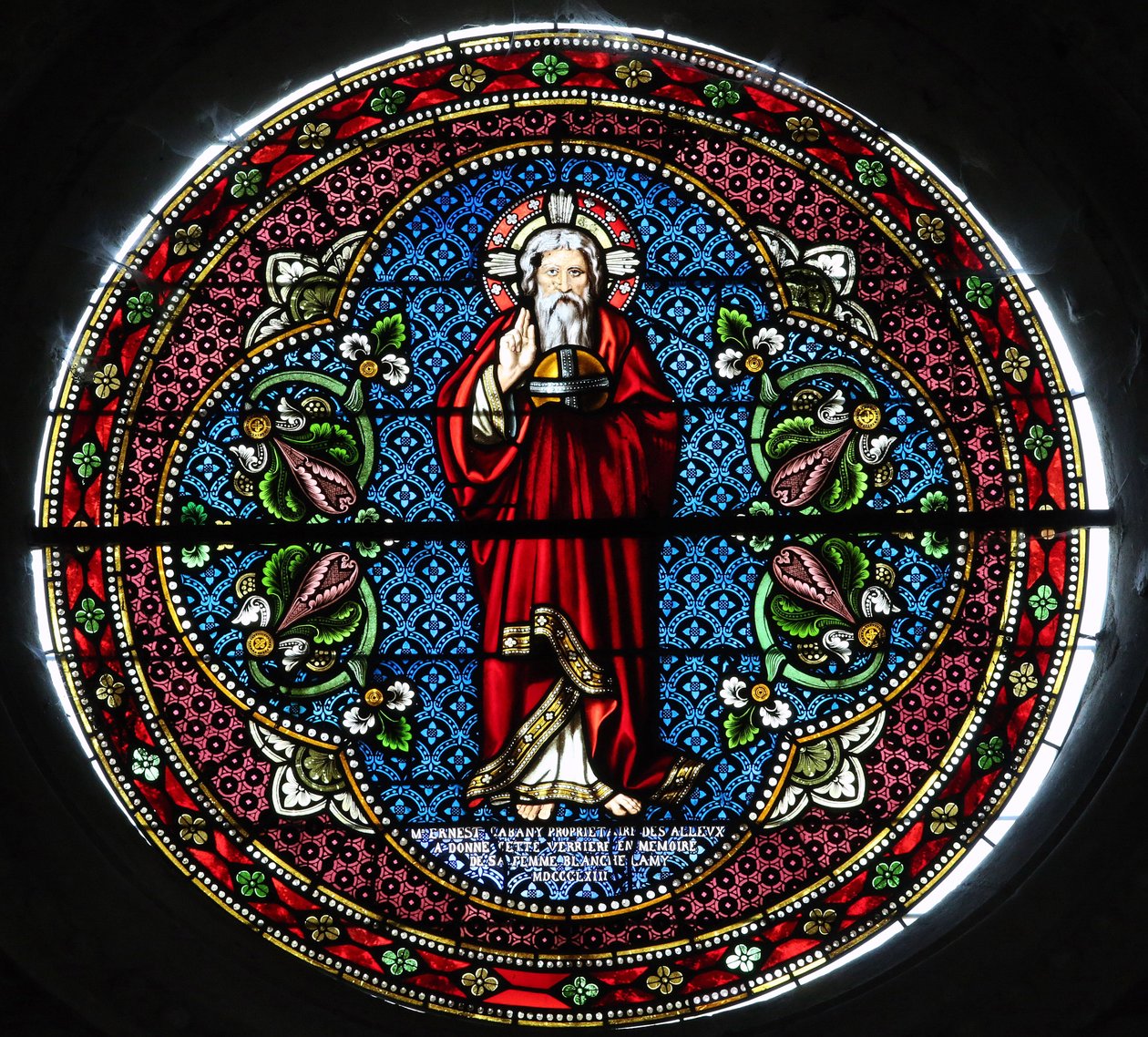 Notre-Dame Saint-Lazare főiskolai templom. Ólomüveg ablak. Isten. Avallon. Franciaország alkotó: Unbekannt