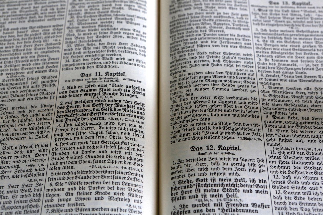Obersteinbach, Bas-Rhin, Franciaország, 2014.05.29. – Biblia. evangélikus templom. alkotó: Unbekannt