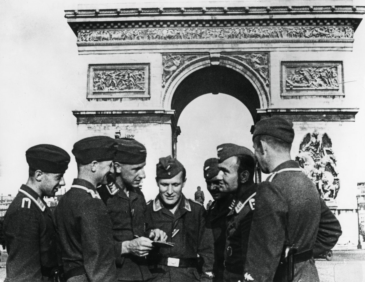 Német csapatok megszállása a Diadalívnél, Párizs, 1940. június alkotó: Unbekannt