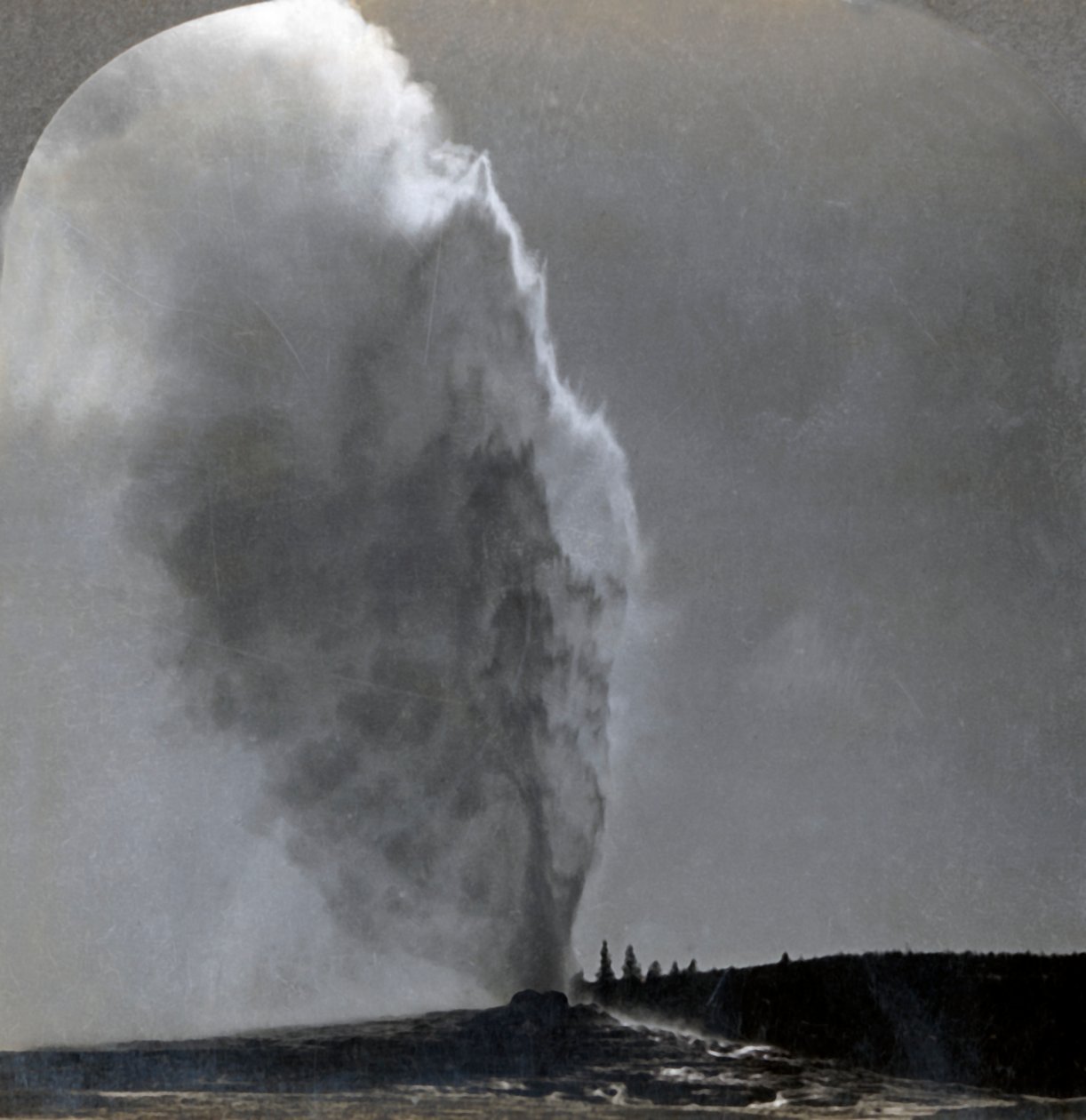 Old Faithful, a gejzírek királynője, Yellowstone Nemzeti Park, Wyo., Egyesült Államok, 1904. alkotó: Unbekannt