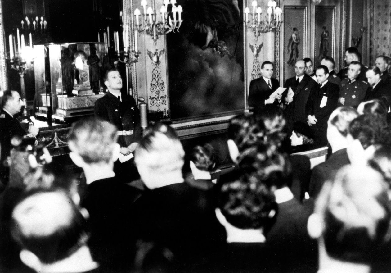 Otto Abetz, német francia nagykövet sajtótájékoztatót tart, Párizs, 1940. december 15. alkotó: Unbekannt