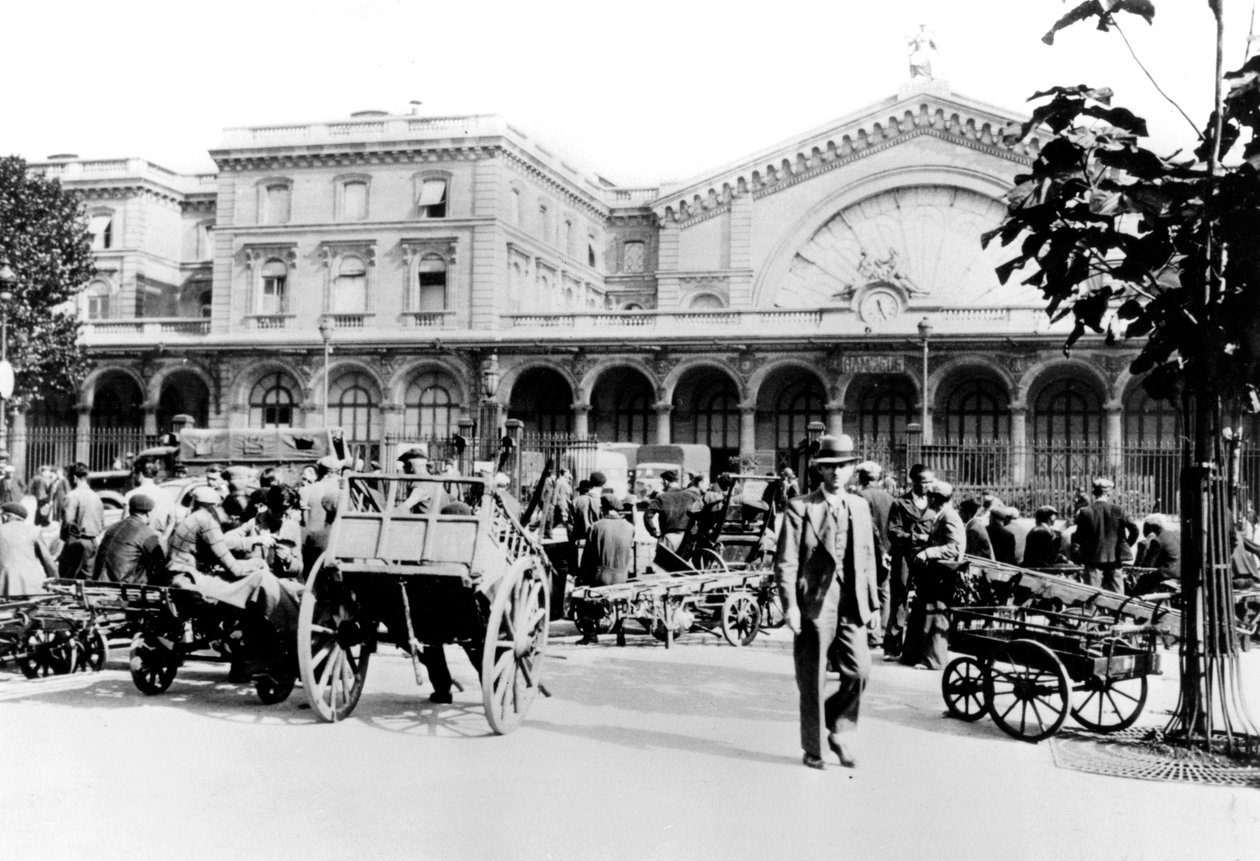 A Gare de lEst-en kívül, a németek által megszállt Párizs, 1940. szeptember alkotó: Unbekannt
