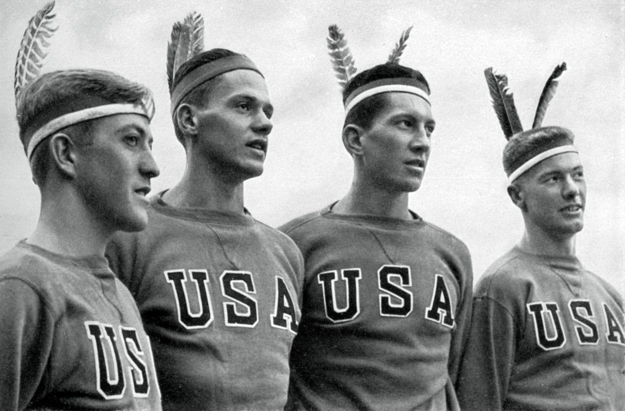 Az 1936-os berlini olimpia amerikai aranyérmes evezős nyolcasának része alkotó: Unbekannt