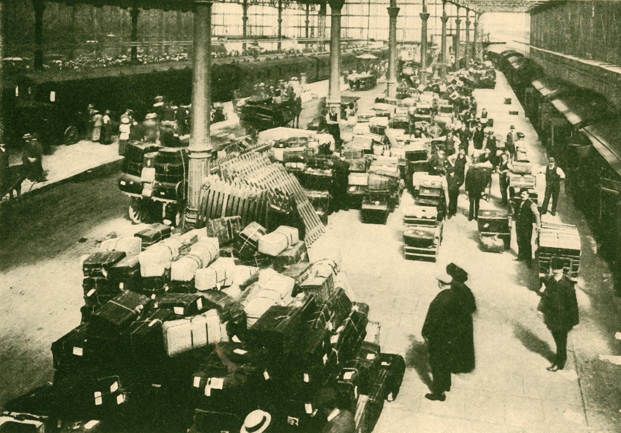 Utasok poggyásza a blackpooli Talbot Road állomáson az ünnepi szezonban, 1930. alkotó: Unbekannt