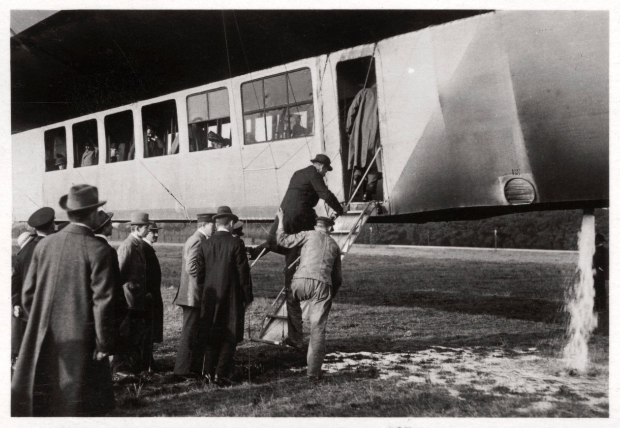 Utasok felszálló Zeppelin LZ 11 Viktoria Luise, c1912-1914 1933 alkotó: Unbekannt