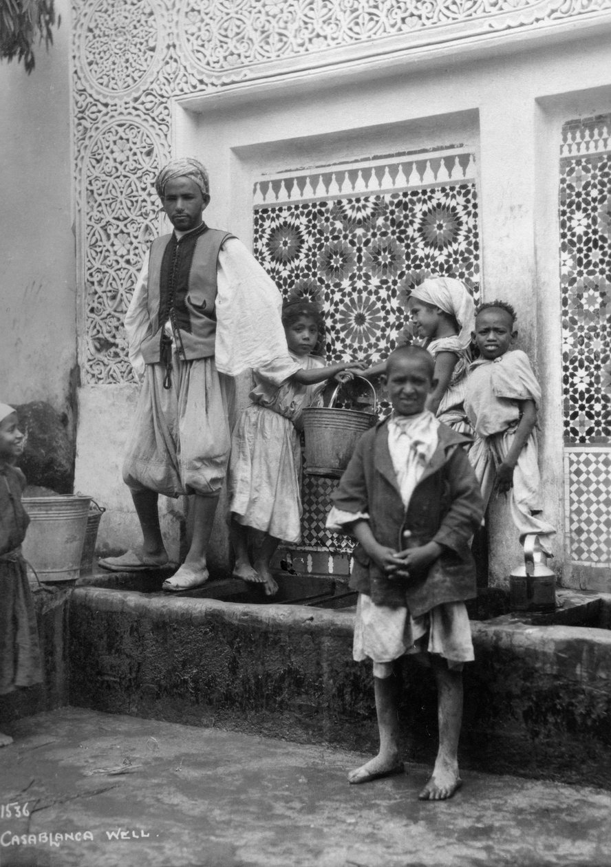 Emberek egy kútnál, Casablanca, Marokkó, 1920-c1930-as évek alkotó: Unbekannt