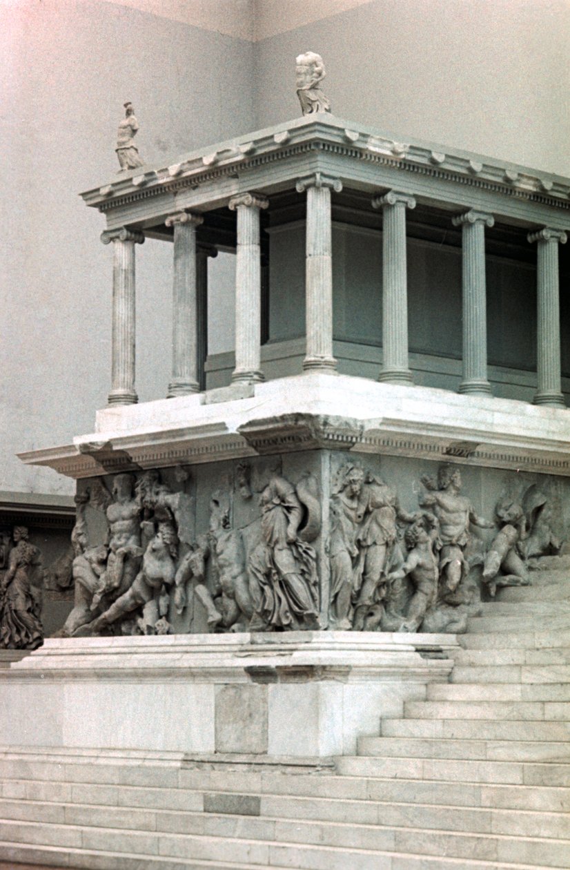 Pergamon-oltár, Kr.e. 2. század alkotó: Unbekannt