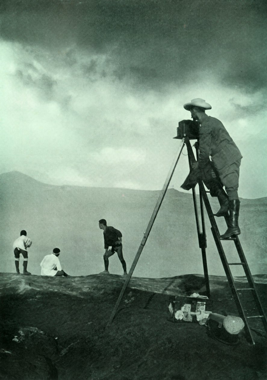 Fényképezés a Craters Lipnél, Aso-San, 1910. alkotó: Unbekannt