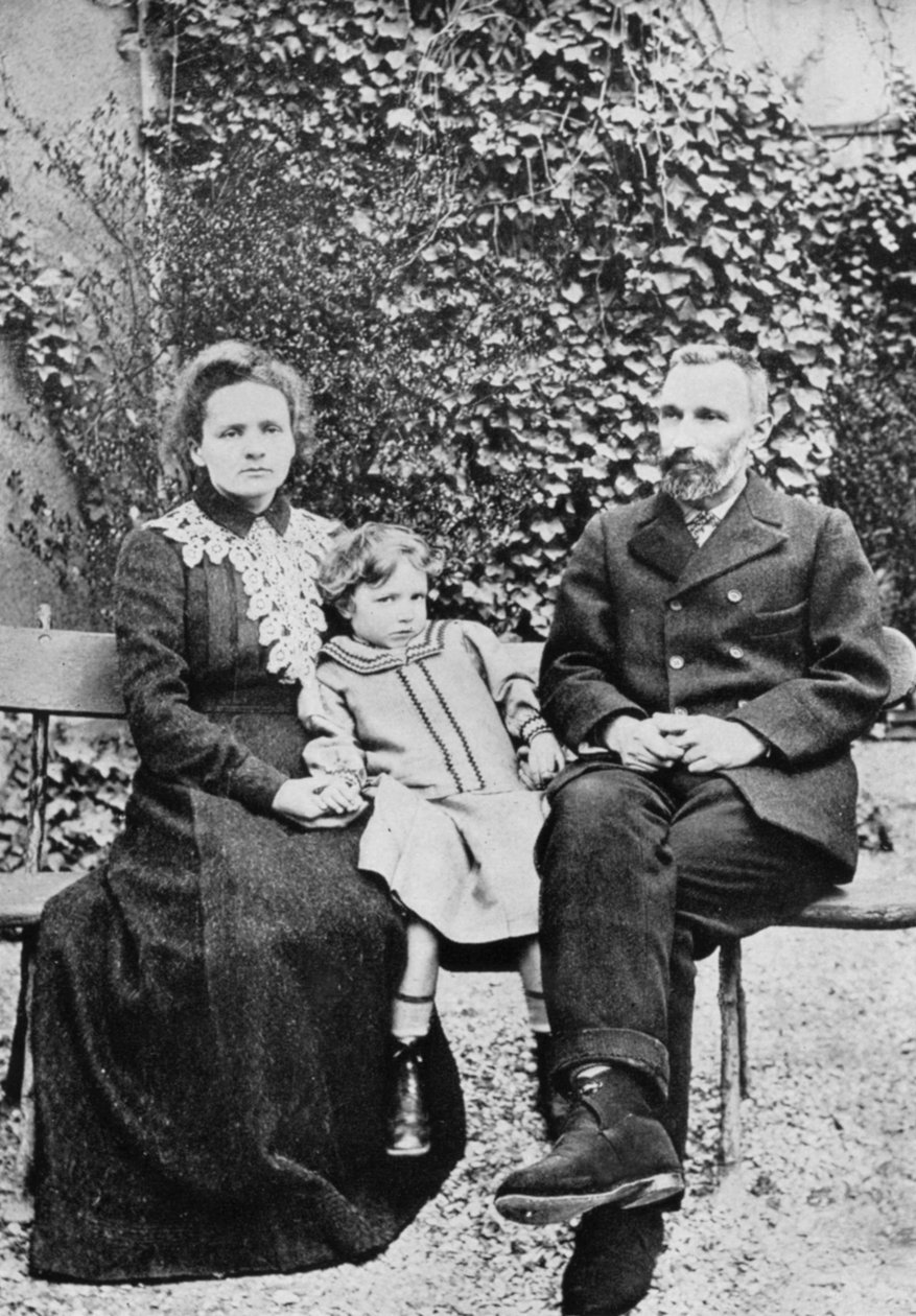 Pierre és Marie Curie francia tudósok lányukkal, Irénnel, 1904 alkotó: Unbekannt