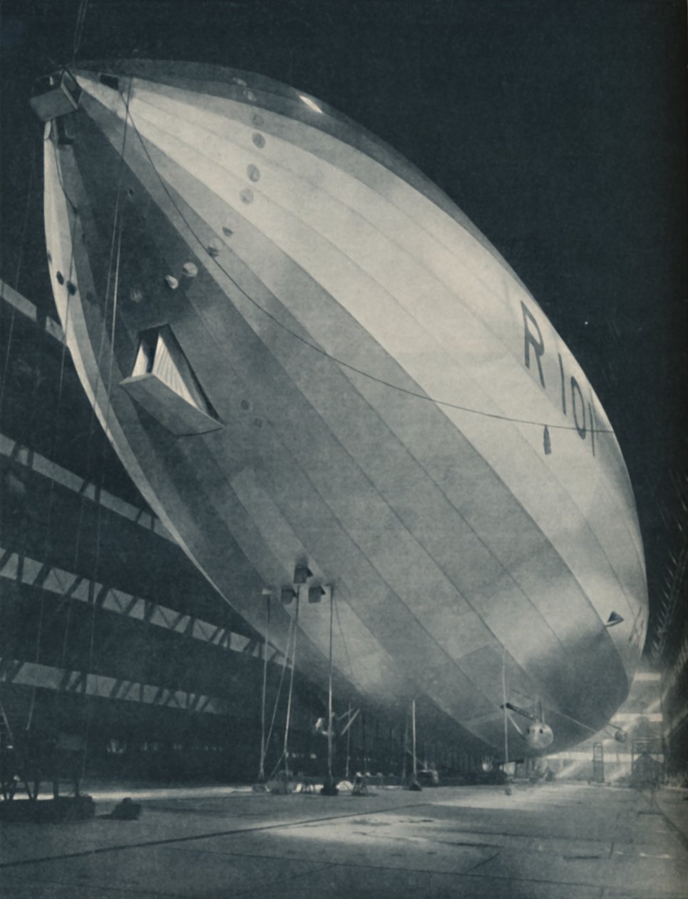 Születési helyének hatalmas termében készenlétben, szárnyra készen, 1935 alkotó: Unbekannt