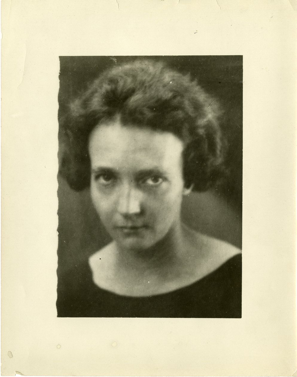 Irene Joliot-Curie portréja 1897-1956 alkotó: Unbekannt