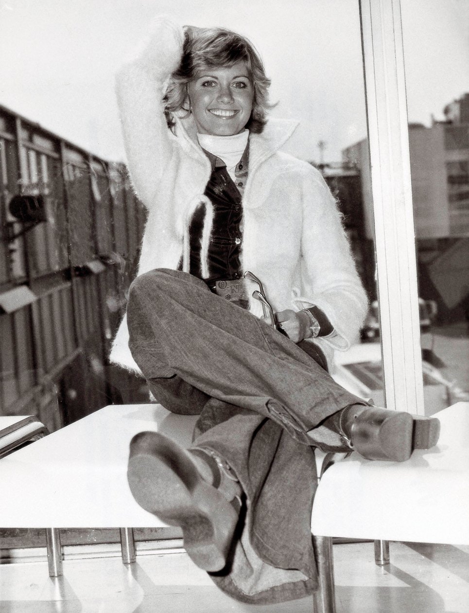 Portré az ausztrál énekesnőről és komikusról, Olivia Newton Johnról (sz. 1949), London, 1975.05.23. (f/w fotó) alkotó: Unbekannt