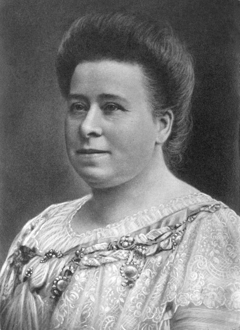 Valószínűleg Walter Nurnberg nagymamájának női portréja, Németország 1910 NURNBERGI CSALÁDI FOTÓK: 12x17 cm, műteremportré retusált nőről, valószínűleg Nürnberg nagymamája C1910 Walter Nurnberg fényképe (1907-1991) alkotó: Unbekannt