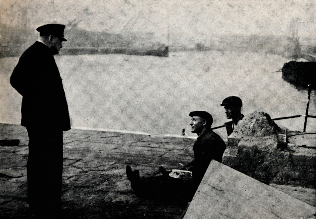 Miniszterelnök és férfiak az utcán, 1940-es évek, 1945. alkotó: Unbekannt