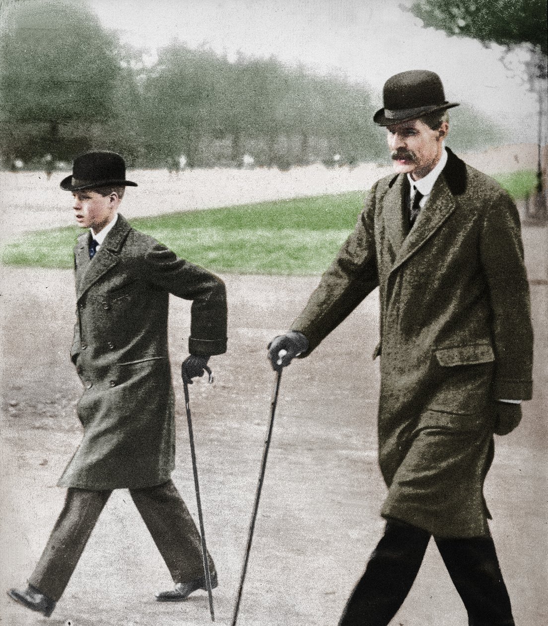 Edward herceg sétál HP Hansell úrral, tanárával a franciaországi Auteuilben, 1912-ben, 1936-ban. alkotó: Unbekannt