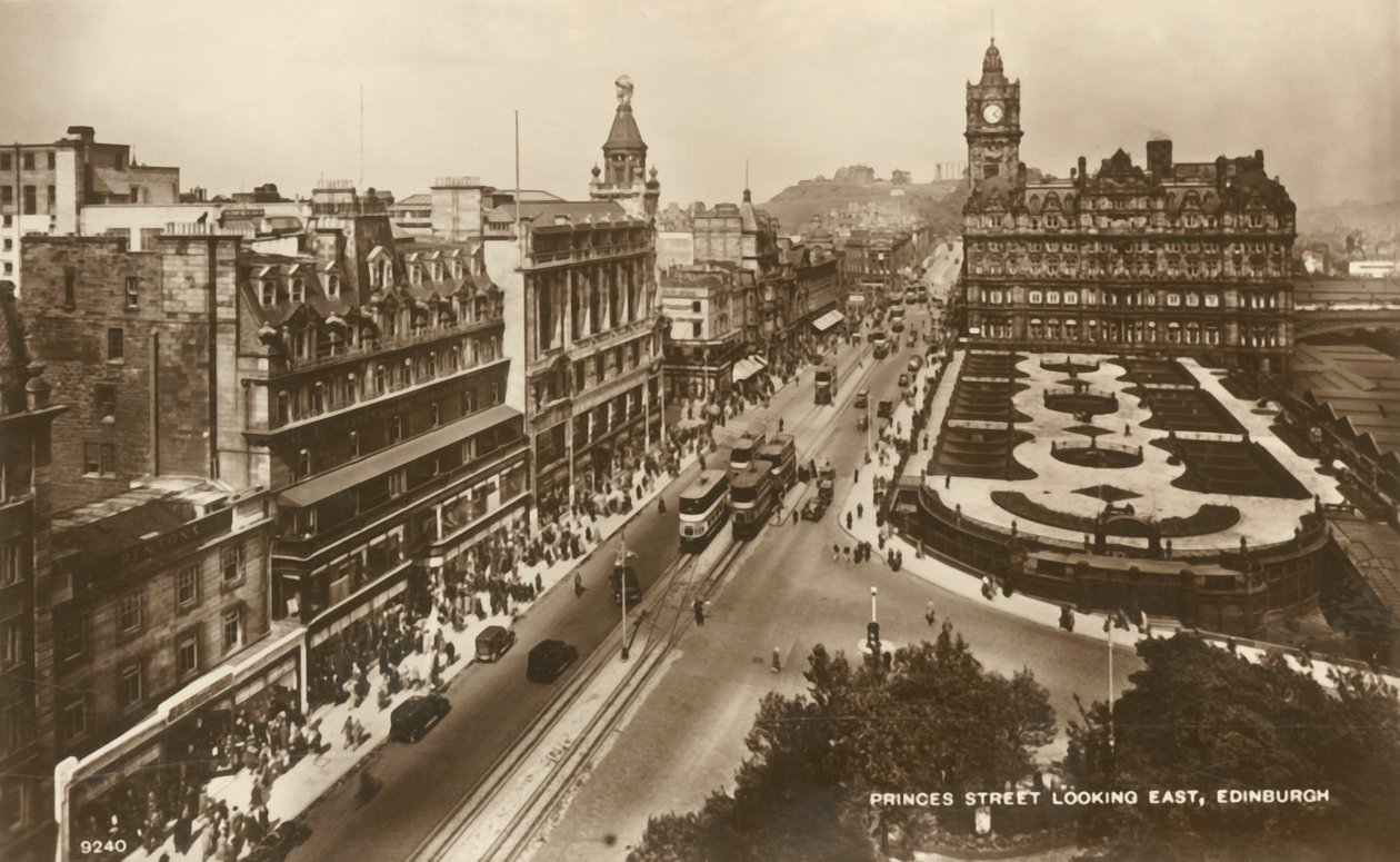 Princes Street Looking East, Edinburgh, 1920-as évek. alkotó: Unbekannt