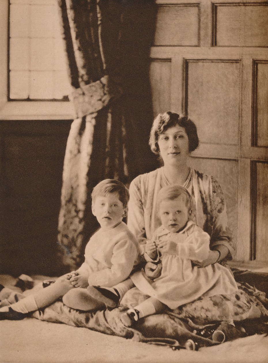 Mária hercegnő, Lascelles vikomtné két fiával, Geralddal és Györggyel, 1926 1935 alkotó: Unbekannt