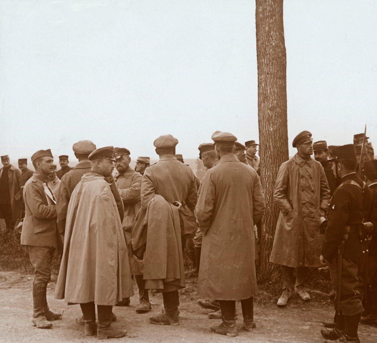 Prisoners, Route de lEpine, Franciaország, c1914-c1918 alkotó: Unbekannt