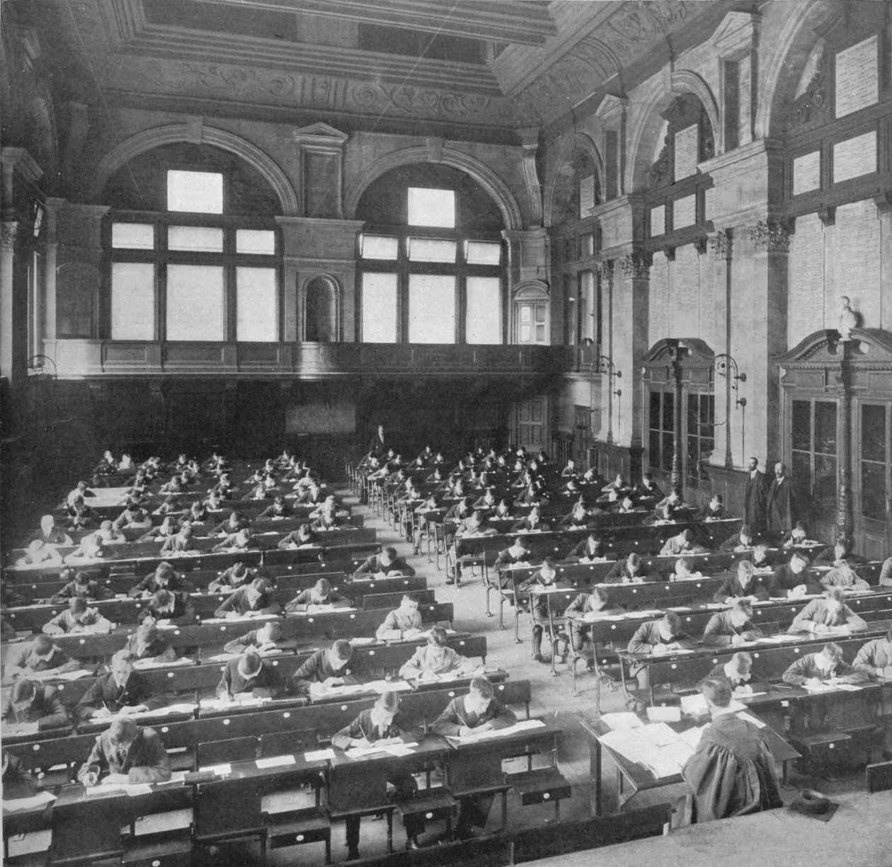 Diákok vizsgáznak a City of London Schoolban, 1903 1903 alkotó: Unbekannt