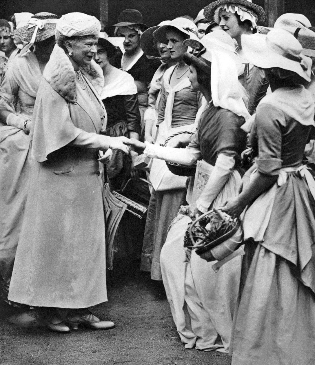 Queen Mary a régi westminsteri piacon és vásáron a Deans Yardban, Westminster, 1936 alkotó: Unbekannt