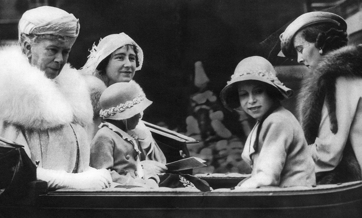 Mária királynő menyével és unokáival, 1936 alkotó: Unbekannt