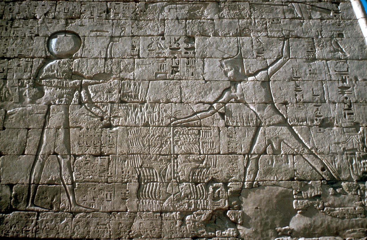 III. Ramszesz lecsapja ellenségeit Amun-Ra előtt, Halotti templom, Medinet Habu, Egyiptom, Kr.e. 12. század alkotó: Unbekannt