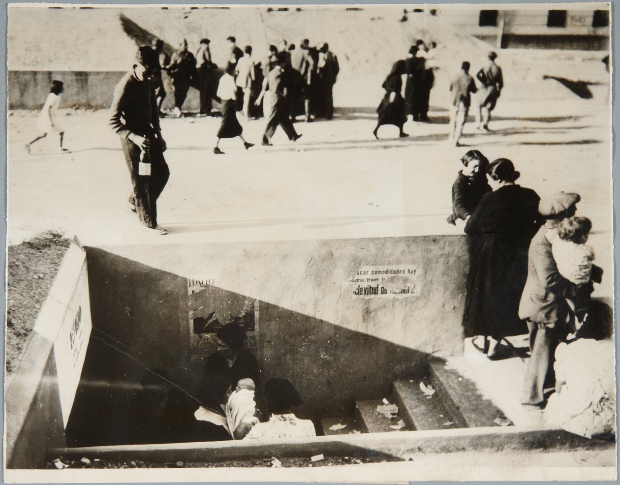 Red Air Raid Shelters segít a vörös légitámadások elleni küzdelemben, Castellón alkotó: Unbekannt