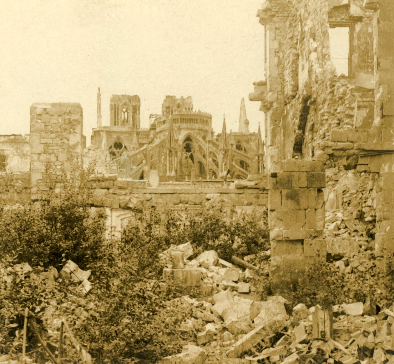 Reims katedrális, Reims, Észak-Franciaország, 1914-c1918 alkotó: Unbekannt