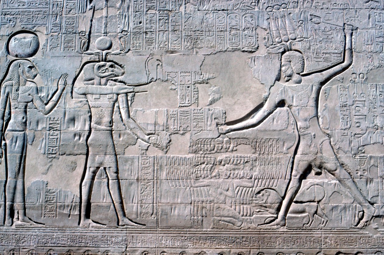 A fáraó domborműve a Kum és Sekhmet előtt, Khnum temploma, a Ptolemaioszi és a római korszak alkotó: Unbekannt