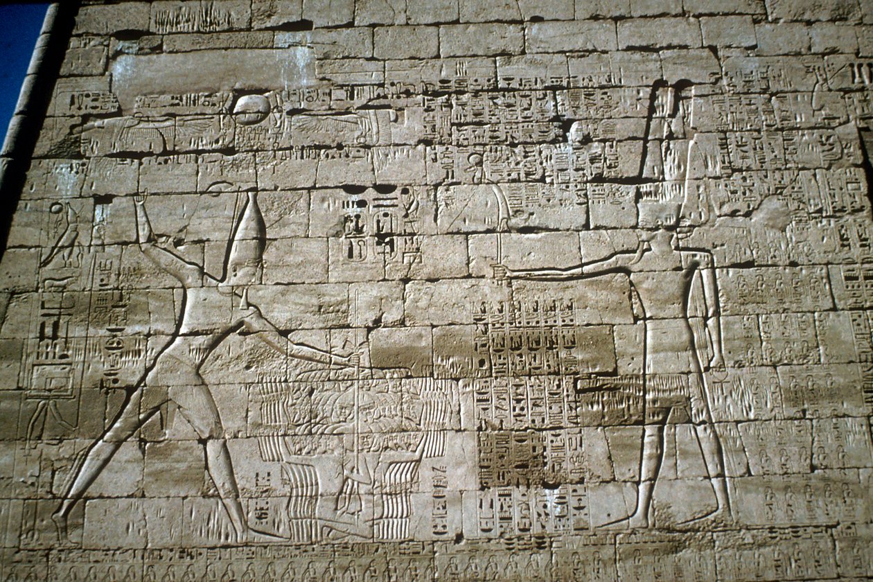 Az ellenséget ütő III. Ramszesz domborműve, Ramszesz III halottas temploma, Medinet Habu, Kr.e. 1200 alkotó: Unbekannt
