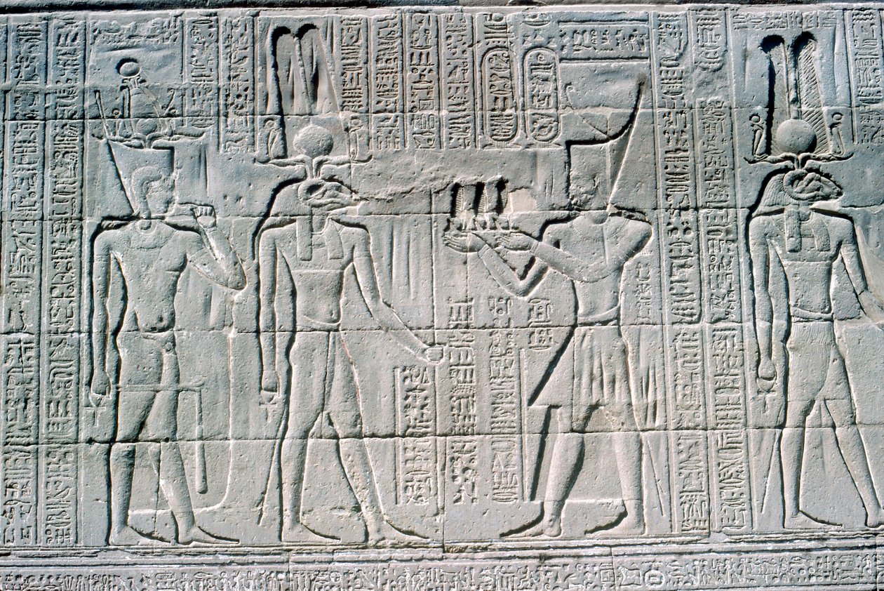 A fáraó domborműve Khnum előtt, Khnum temploma, Ptolemaioszi és római korszak alkotó: Unbekannt