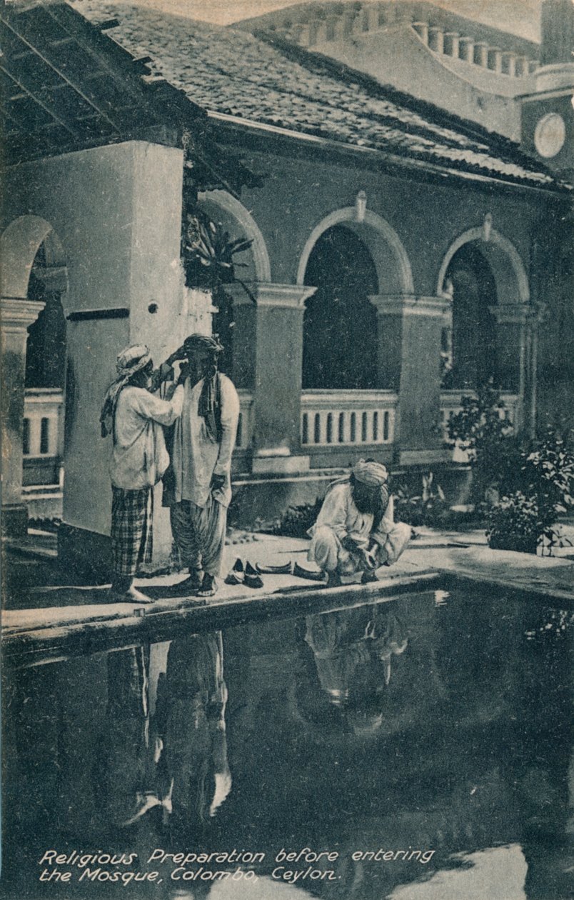 Vallási felkészülés a mecsetbe való belépés előtt, Colombo, Ceylon, 1910. alkotó: Unbekannt