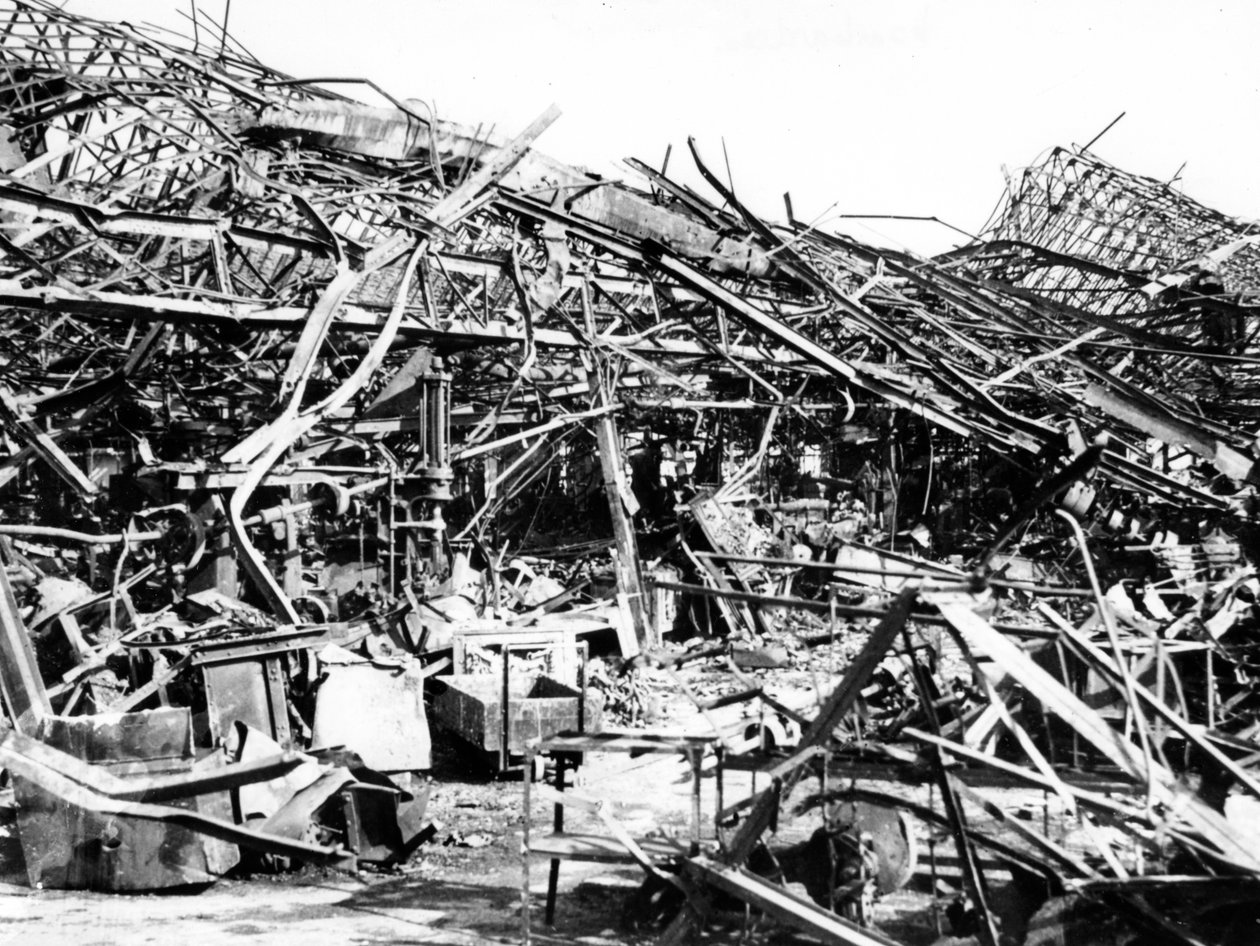 A szövetséges bombázások következtében megsemmisült Renault gyár Sevresben, Párizs közelében, 1940-1944 alkotó: Unbekannt