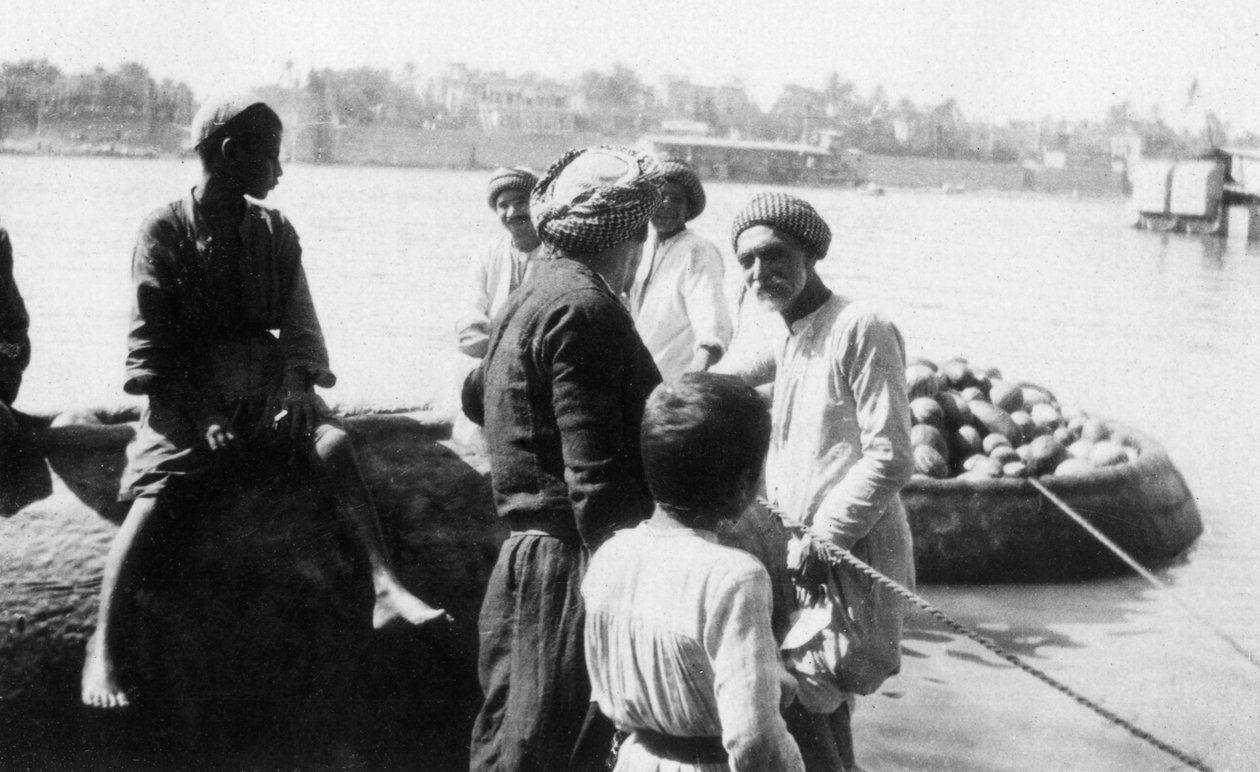 Dinnyével megrakott folyami hajó, Tigris River, Bagdad, Irak, 1917-1919 alkotó: Unbekannt