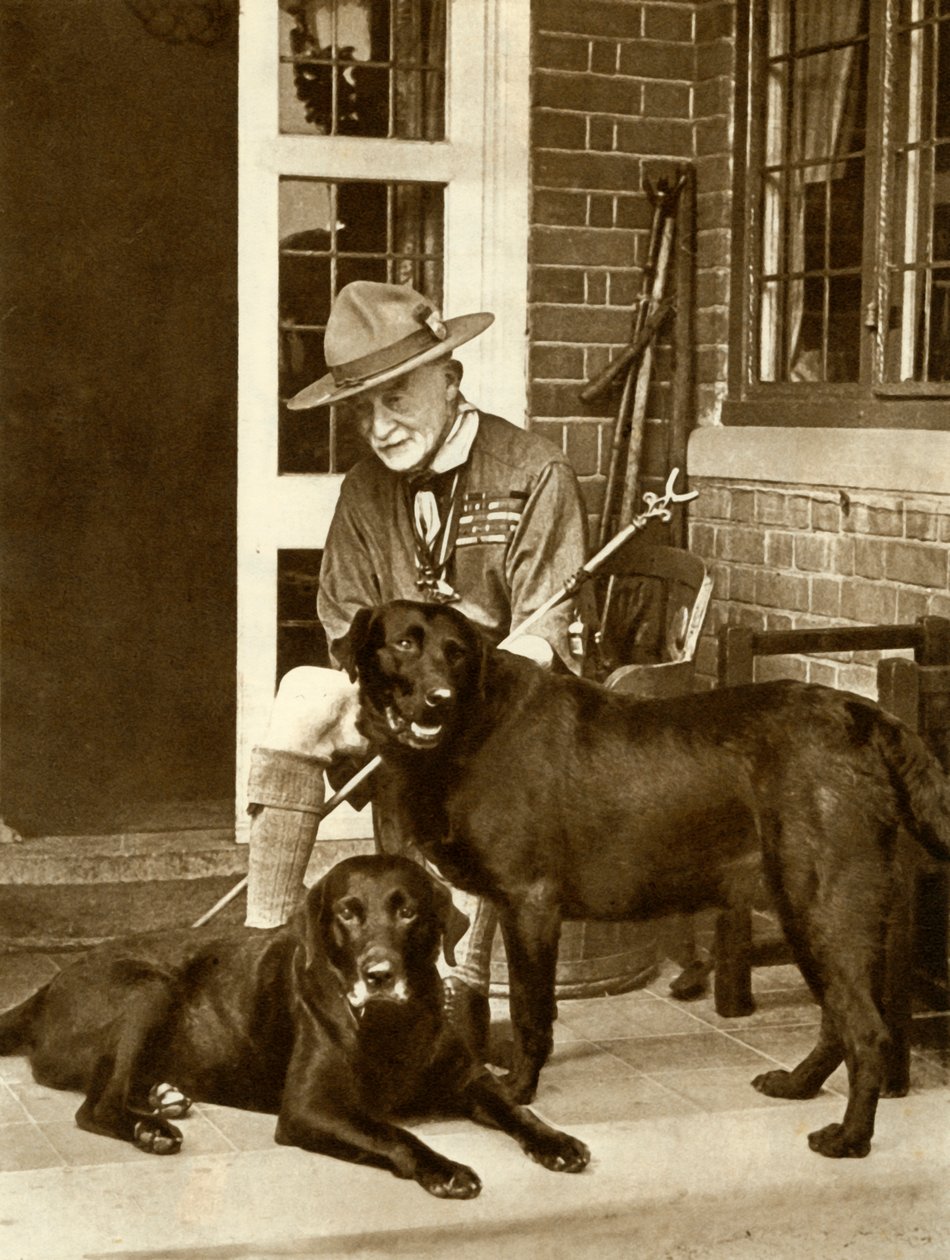 Robert Baden-Powell otthon a kutyáival, c1929, 1935. alkotó: Unbekannt