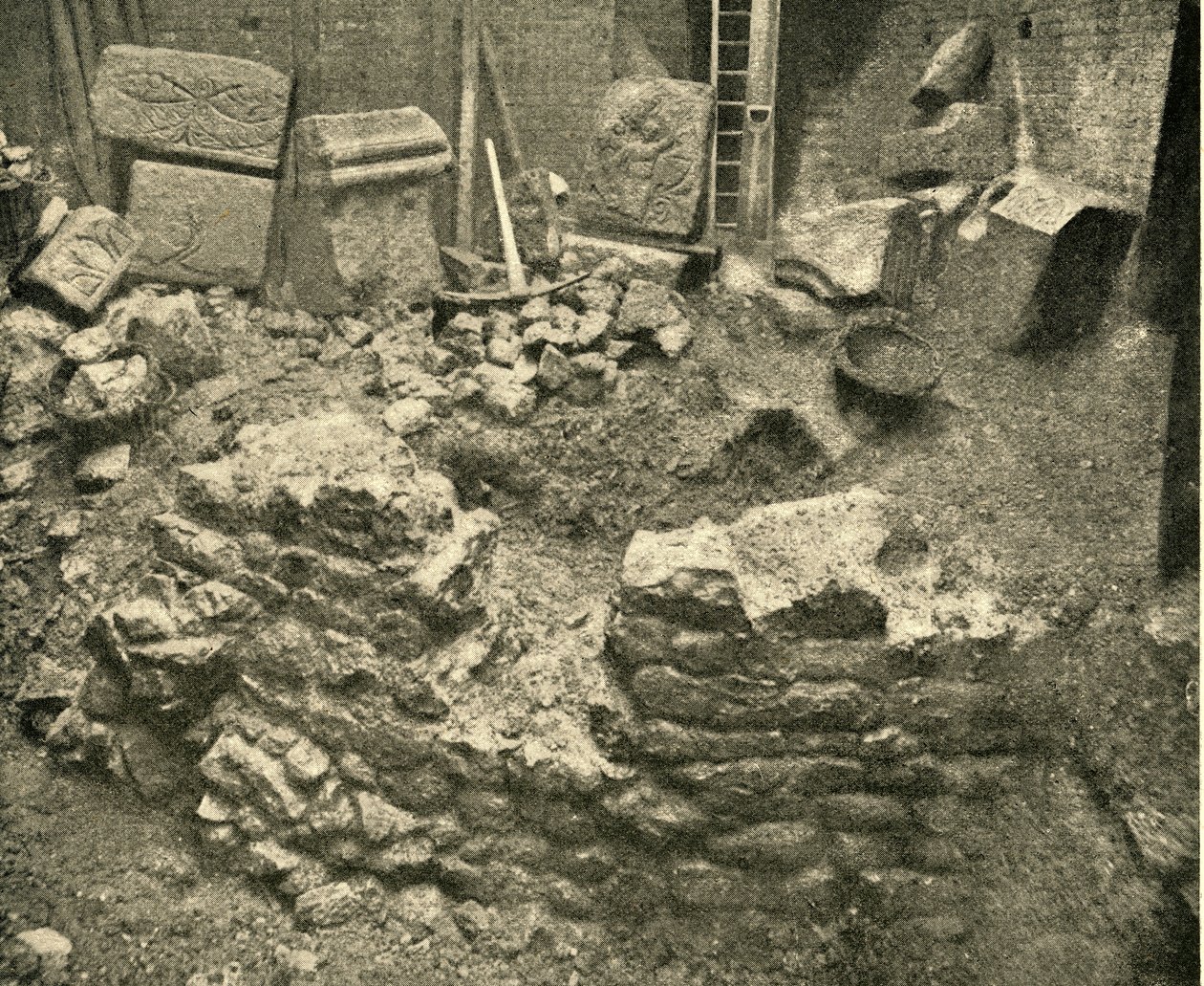 Római maradványokat találtak a londoni fal egyik bástyájában, 1908 alkotó: Unbekannt