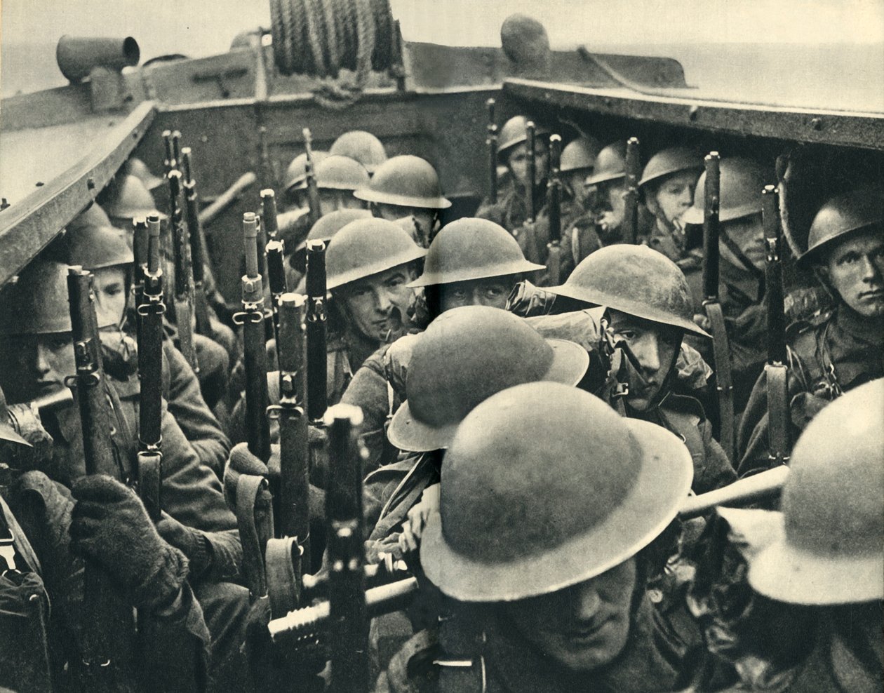 Királyi tengerészgyalogosok egy leszállóhajó fedélzetén, II. világháború, 1939-c1943, 1944. alkotó: Unbekannt