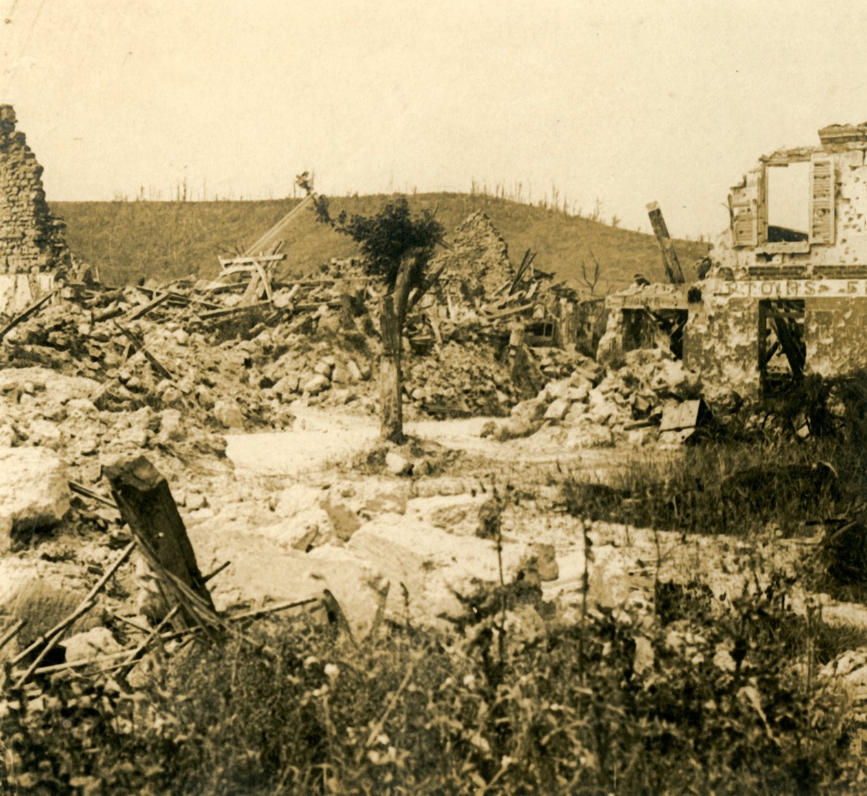 Romos épületek, Chavignon, Észak-Franciaország, c1914-c1918 alkotó: Unbekannt