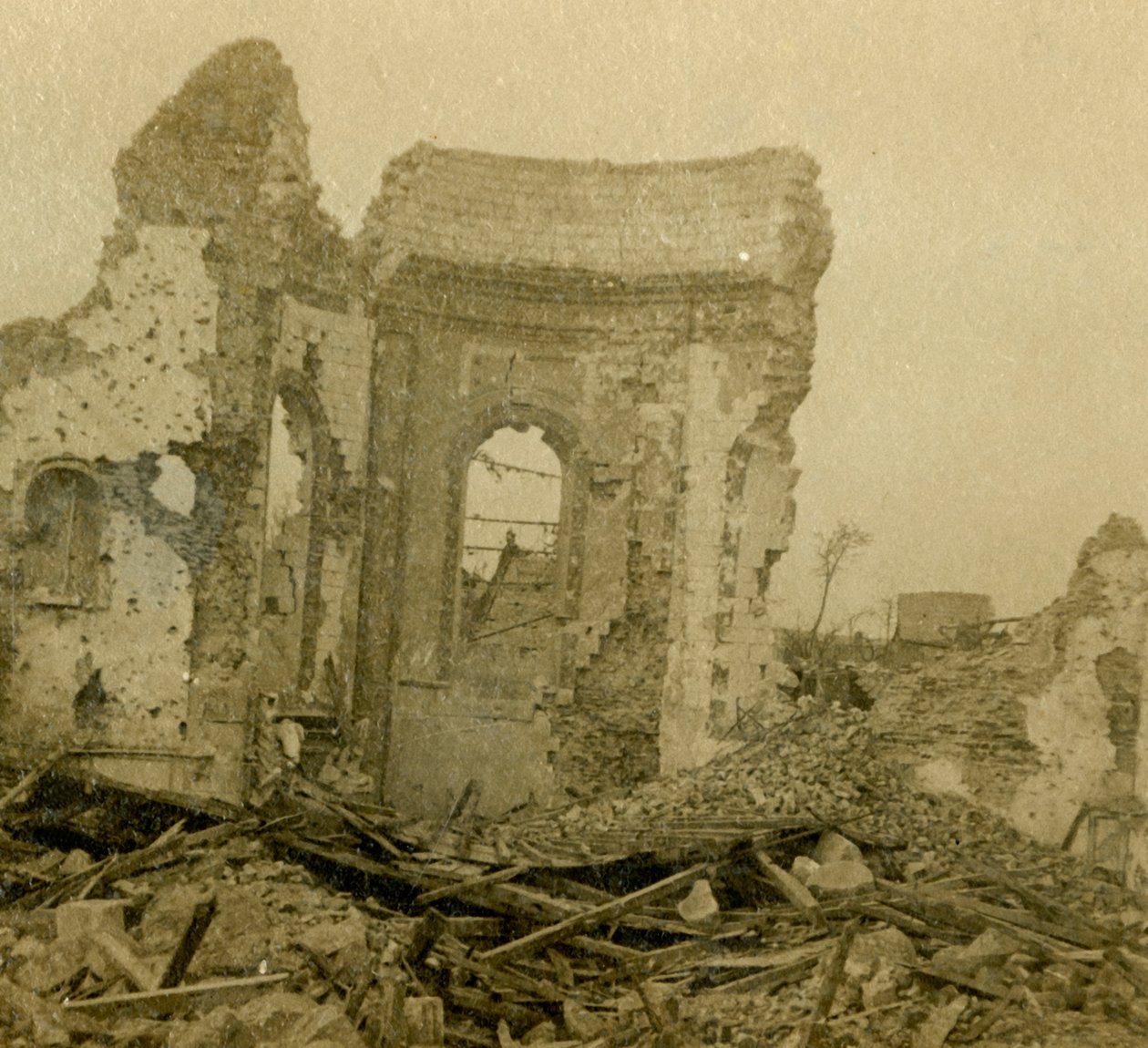 Romos templom, Commbles, Észak-Franciaország, c1914-c1918 alkotó: Unbekannt