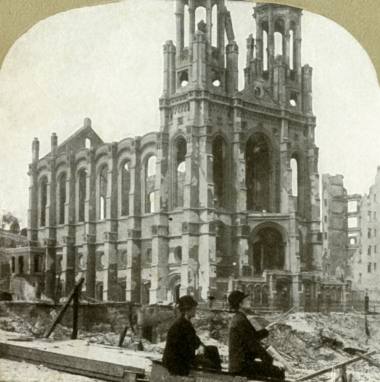 A Sutter St.-i zsidó zsinagóga romjai, az 1865-ös és az 1868-as, 1906-os nagy földrengések. alkotó: Unbekannt