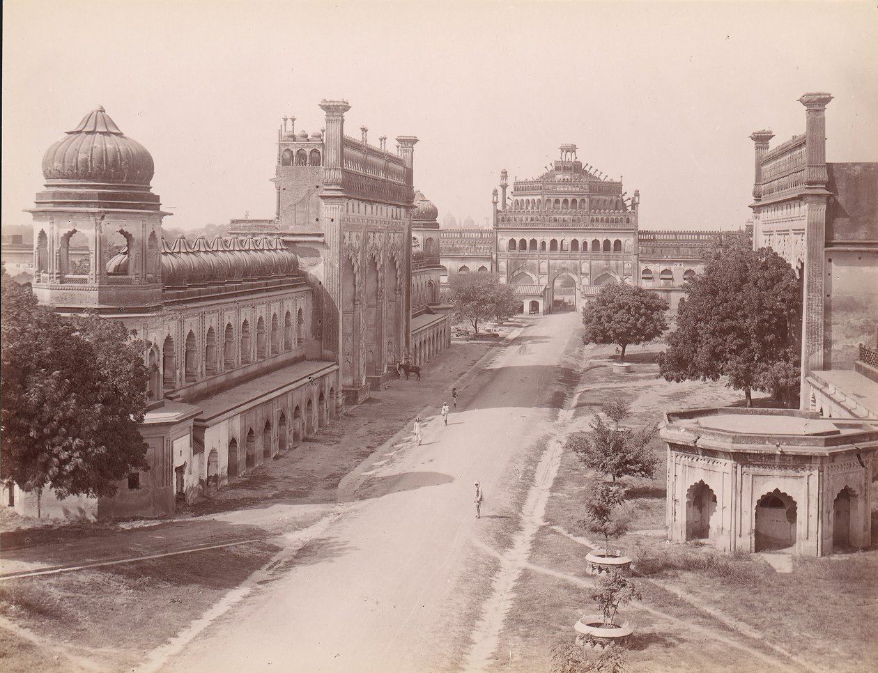Rumi Darwaza és a Bara Imambara átjárója a 