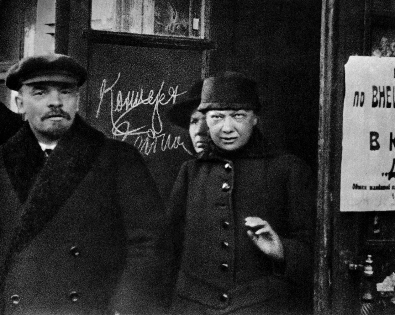 Vlagyimir Lenin orosz bolsevik vezető és felesége, Nadezsda Krupszkaja, Oroszország, 1922 alkotó: Unbekannt