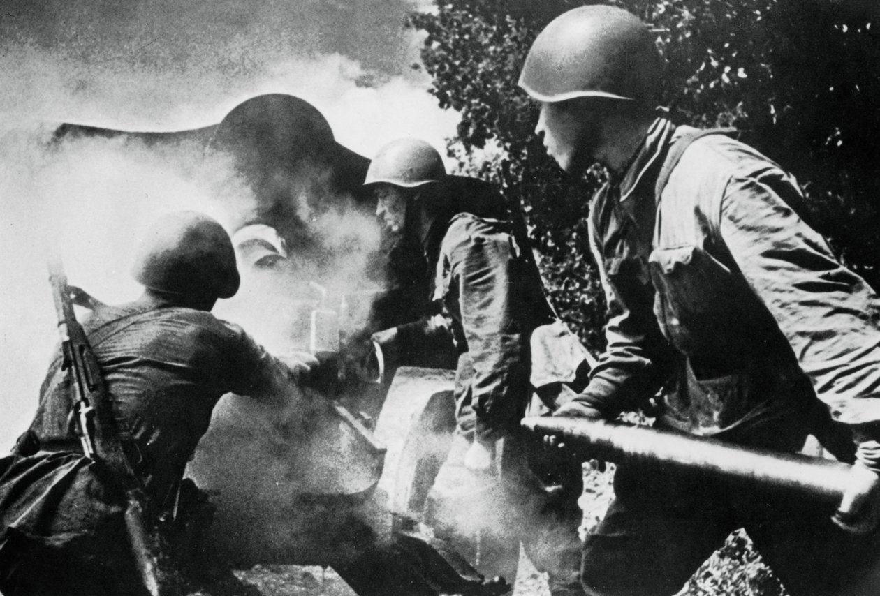 Orosz tüzérség akcióban, keleti front, 1943 alkotó: Unbekannt